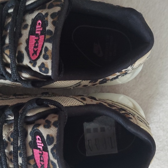 *SOLD* 2018 NIKE Air Max 95 Premium Desert Ore/Laser Fuschia-Black Leopard Print - Picture 3 of 10